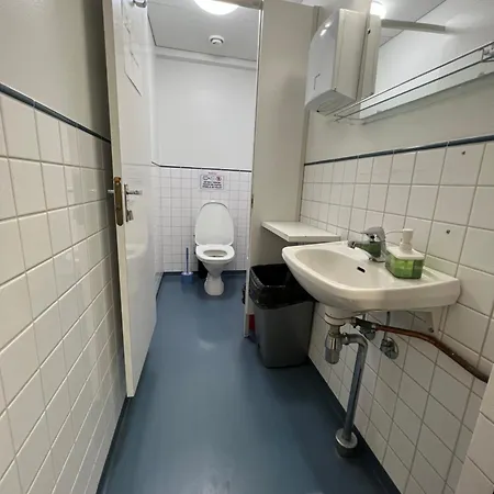 Hostelli Office House Services 208